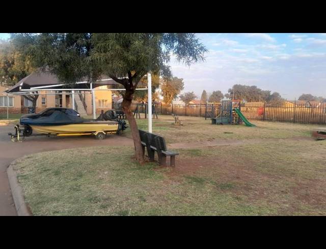 2 BEDROOM APARTMENT FOR SALE IN PROTEA GLEN